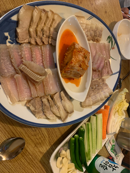Seommaeulhongeojip (섬마을홍어집) 1