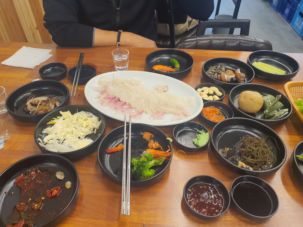 Jukdohoesijang (죽도회시장) 1