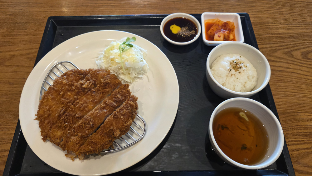 Hongikdonkkaseu (홍익돈까스) 2