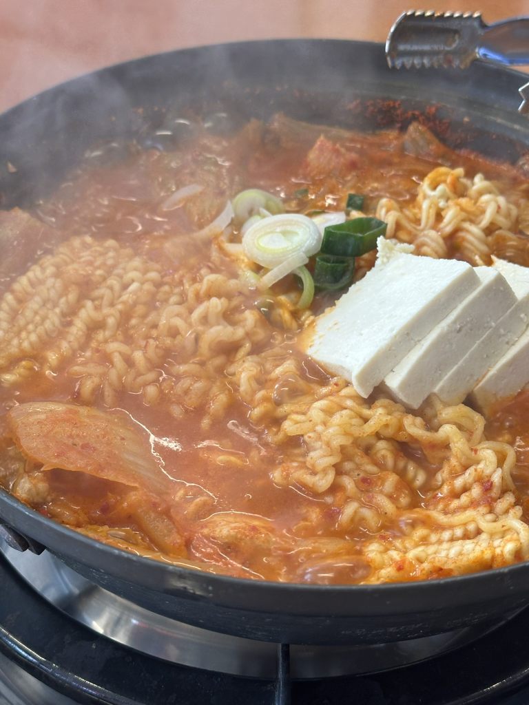 Baekchaegimchijjigae (백채김치찌개) 1