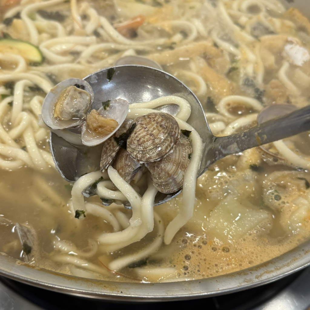 Paldangkaljebijip (팔당칼제비집) 1