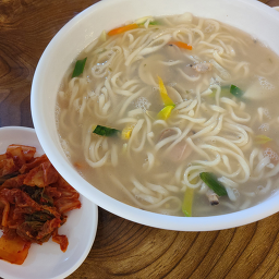 Bobaesaenghapkalguksu (보배생합칼국수) 1