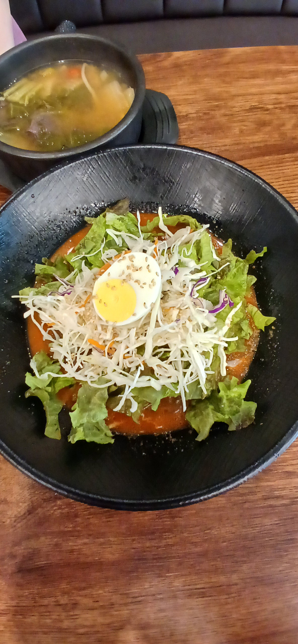 Heobeuyeongyangjokbal (허브영양족발) 2