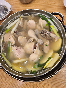 Gongneungdakhanmari (공릉닭한마리) 2