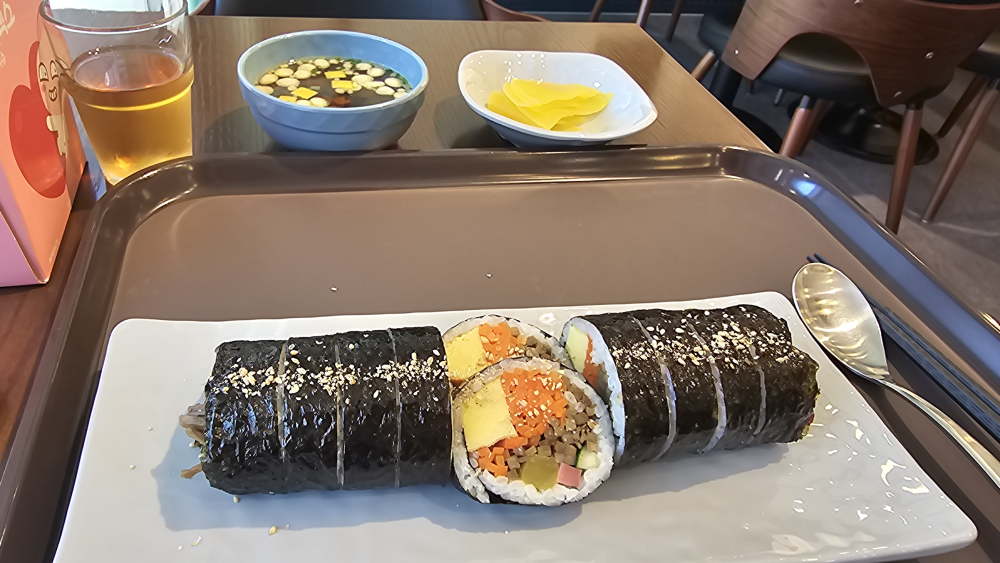 Hankkigimbap (한끼김밥) 1