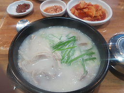 Gimhojundeundeundwaejigukbap (김호준든든돼지국밥) 3