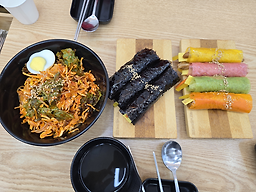 Adamseukkomagimbap (아담스꼬마김밥) 2
