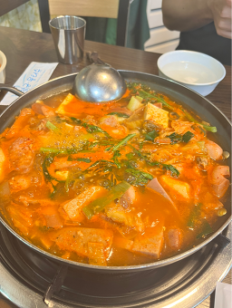 Dongducheonhosubudaejjigae (동두천호수부대찌개) 2