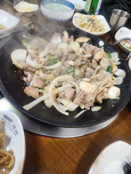Wonjosangomjangeojip (원조산곰장어집) 3