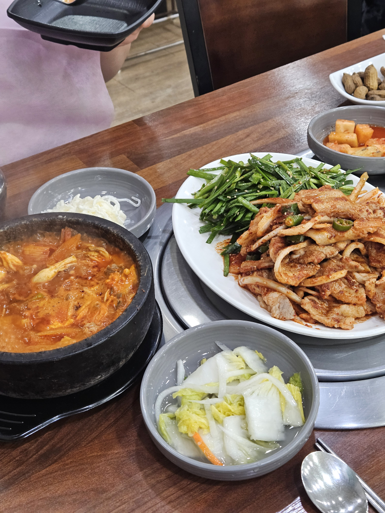 Bullanbeoseotjip (불난버섯집) 3