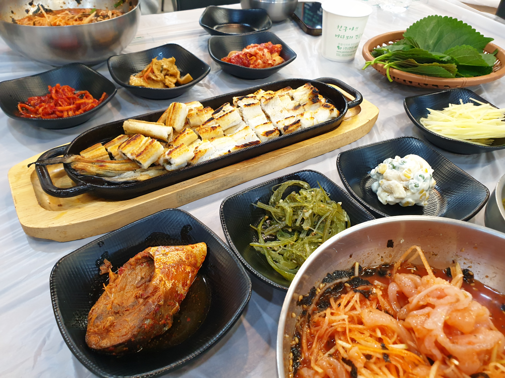 Sacheonhangjumunjipmulhoe (사천항주문집물회) 1