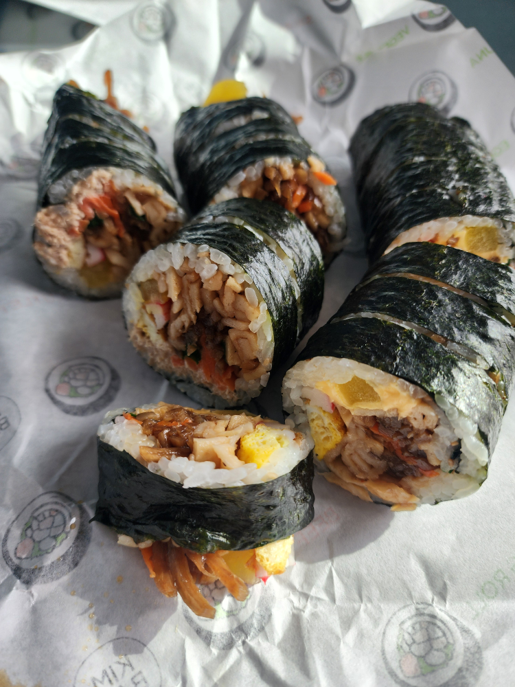 Bongguhalmaegimbap (봉구할매김밥) 1