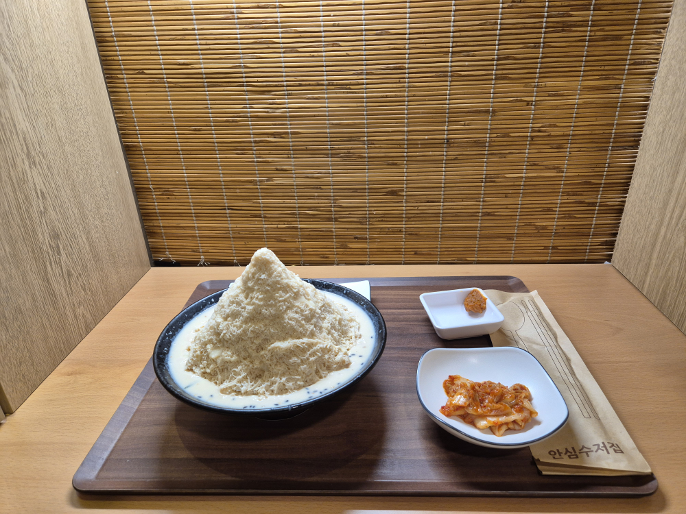 Bingsukongguksu (빙수콩국수) 3