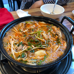 Deungchonsyabeukalguksu (등촌샤브칼국수) 1