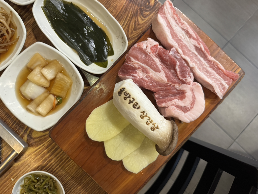 Solbanggurisamgyeopsal (솔방구리삼겹살) 3