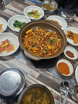 Gwaenaehamjibak (괘내함지박) 2