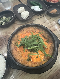 Gohyangokeolkeunsundaeguk okjeongjeom (고향옥얼큰순대국 옥정점) 3