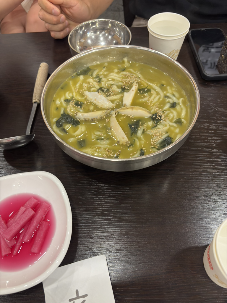 Yangssinejejujeonbokkalguksubonjeom (양씨네제주전복칼국수본점) 2