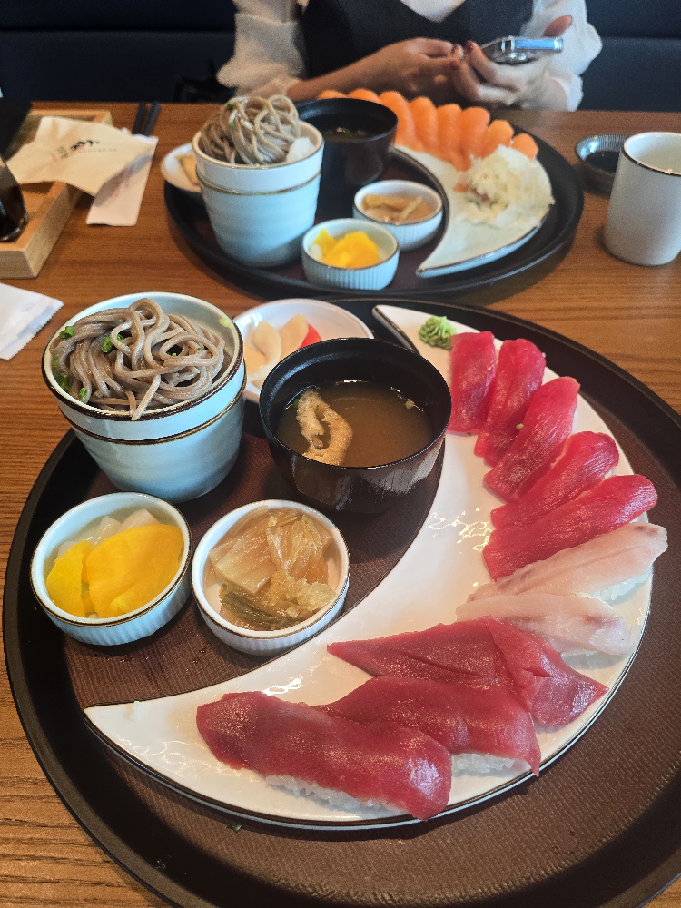 Sangmuchobap (상무초밥) 3
