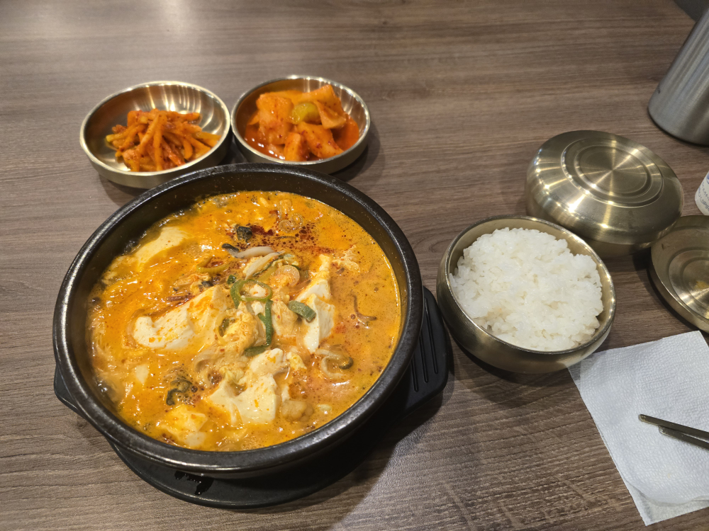 Damsososagolsundaeyukgaejang (담소소사골순대육개장) 3