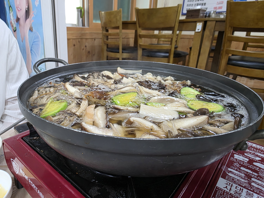 Chamsaemigolcheheomsikdang (참새미골체험식당) 2