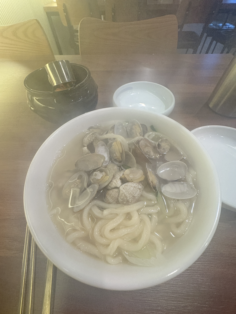 Yeongsunibajirakkalguksu (영순이바지락칼국수) 2