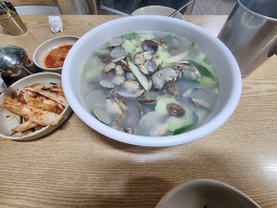 Seommaeulkalguksu (섬마을칼국수) 2