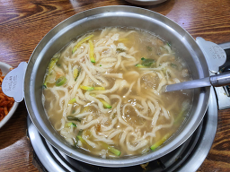 Yunganesonkalguksu (윤가네손칼국수) 3