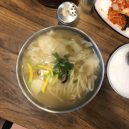 Jebiminsoksonguksi (제비민속손국시) 2