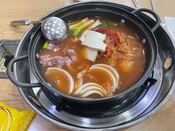 24시얼큰시원생고기김치찌개 외도점 사진 4