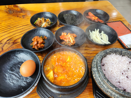 Pyoganemyeongpumsundubu (표가네명품순두부) 3