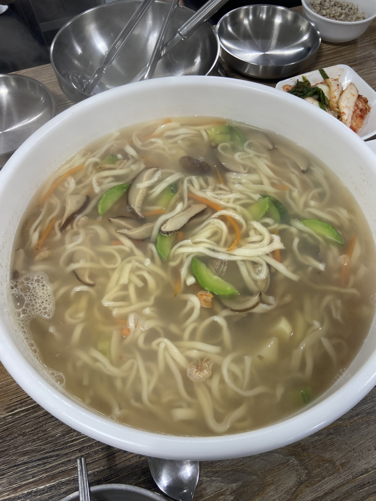 Ssangdunginekalguksu (쌍둥이네칼국수) 1