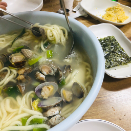 Ongsimikalguksupatjuk (옹심이칼국수팥죽) 1