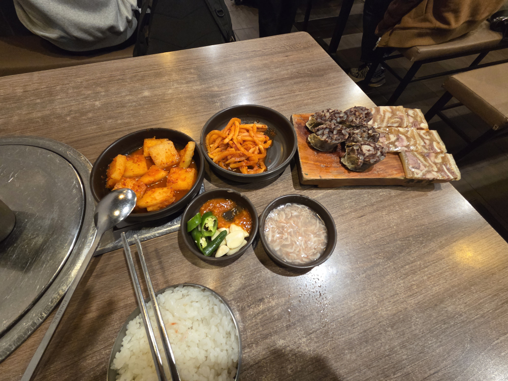 Damso sosagol sundae (담소 소사골 순대) 3
