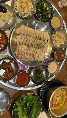 Wanmijokbal (완미족발) 1