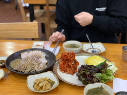 Donguibossamkalguksunaengmyeon (동의보쌈칼국수냉면) 1