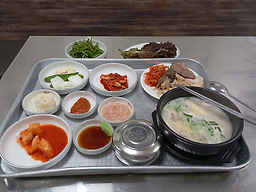 Mokchondwaejigukbap (목촌돼지국밥) 2