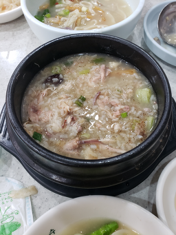 Saengyeonkalguksusamgyetang 5