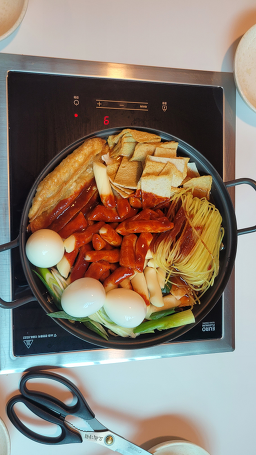 Hyeonseoninetteokboki (현선이네떡볶이) 3