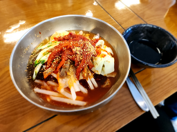 Jinjuhwangponaengmyeon (진주황포냉면) 3