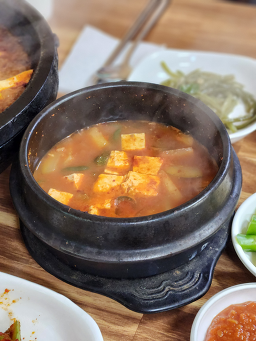 Pakeujeong (파크정) 1