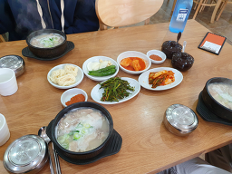 Sigolhanbangdwaejigukbap (시골한방돼지국밥) 2
