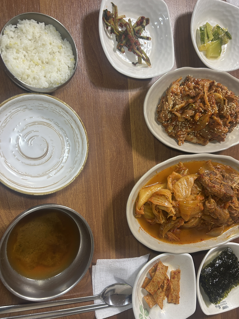 Jonggahanokgimchijjim (종가한옥김치찜) 1