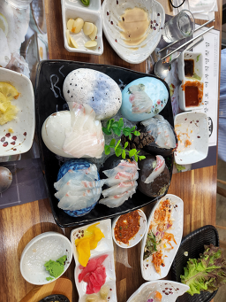 Jangseongho eobujikyeonghoetjip (장성호 어부직영횟집) 1