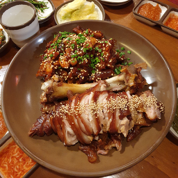 Gajangmatitneunjokbal (가장맛있는족발) 2