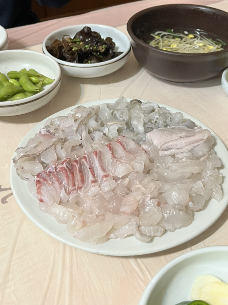 Jinjuseonghoet jip (진주성횟 집) 2