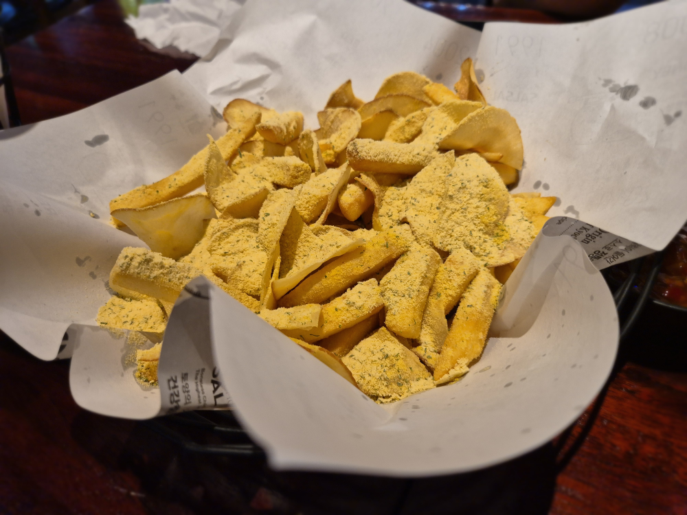 Gyochonchikin cheolsanyeokjeom (교촌치킨 철산역점) 3