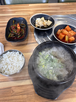 Eomnigomtang (엄니곰탕) 3