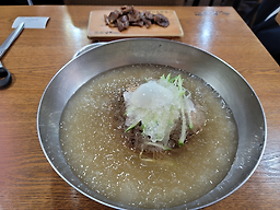 Yukssamnaengmyeon (육쌈냉면) 1