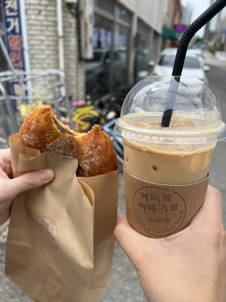 커피랑꽈배기랑